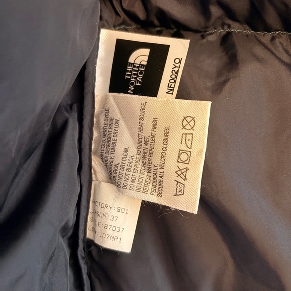The North Face Men's Black and Green Puffer Vest - Picture 4 of 5